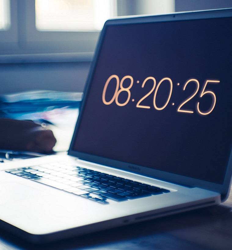 Time displayed on a laptop screen